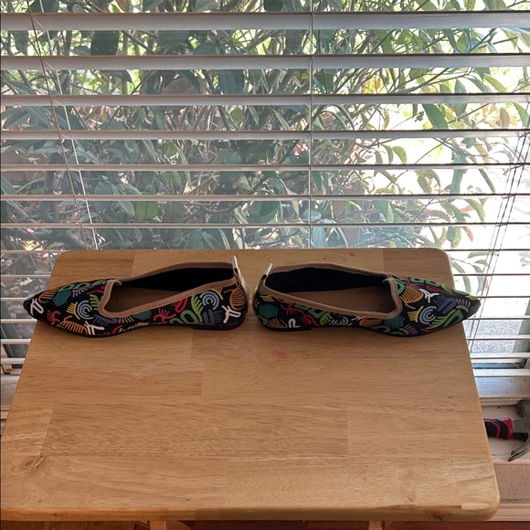 Women's Graffiti Patterned Pointed Flats - Black Multi - Picture 3 of 6